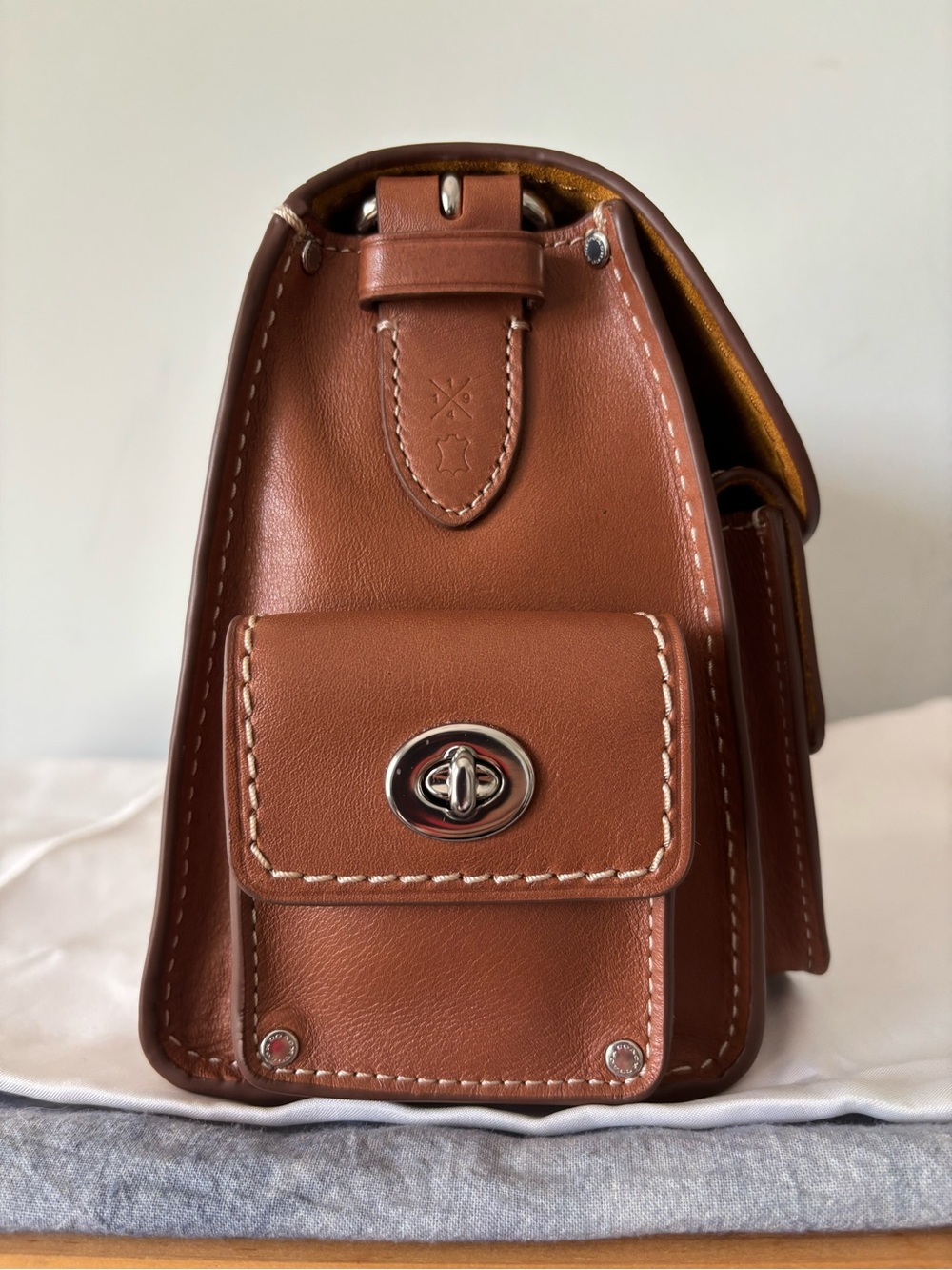 Coach Cargo Western Turnlock Tabby - Burnished Amber - Picture 3 of 13